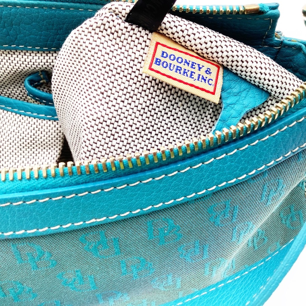 🆕{Dooney&Bourke} Signature Canvas and Leather Bag - Picture 14 of 16